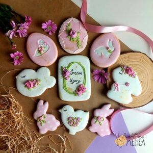 uskrsnji medenjaci na stolu