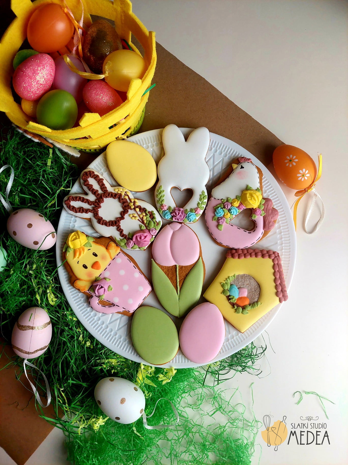 medenjaci za uskrs na tanjiru